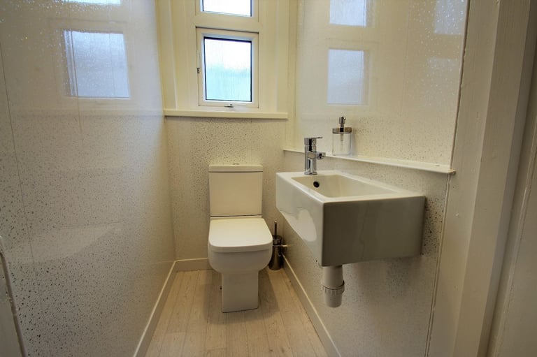 Double Bedroom in Professional Household