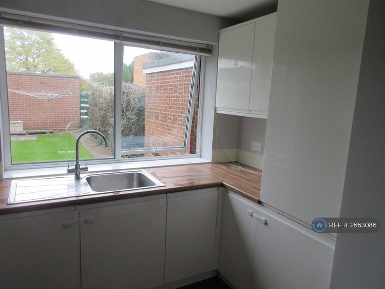 1 bedroom flat in Thaynesfield, Potters Bar, EN6 (1 bed) (#2663086)