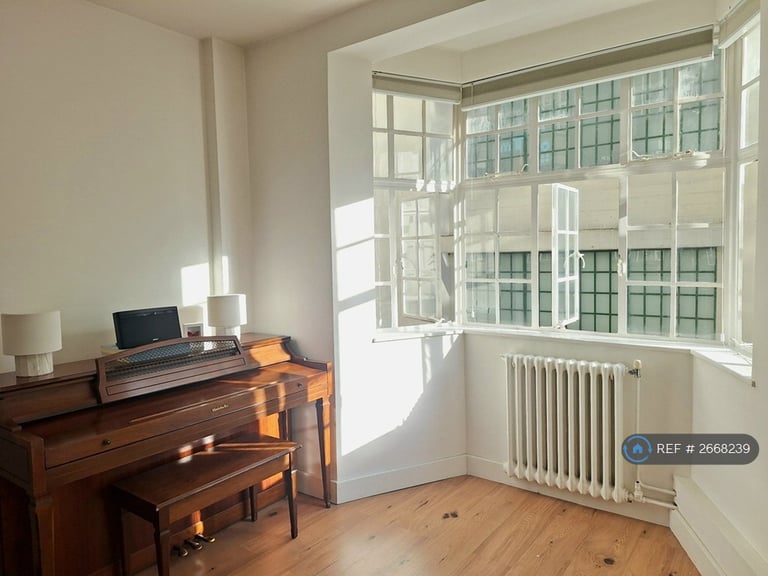 Studio flat in Russell Court, London, WC1H (#2668239)