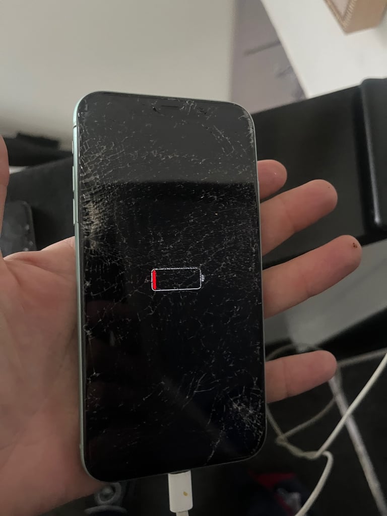 X5 iPhones £50 working just broke screens and some backs  