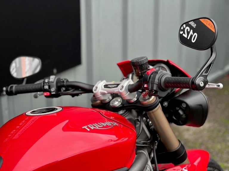 Stunning 2016/66 Triumph Speed Triple 1050 S Motorcycle