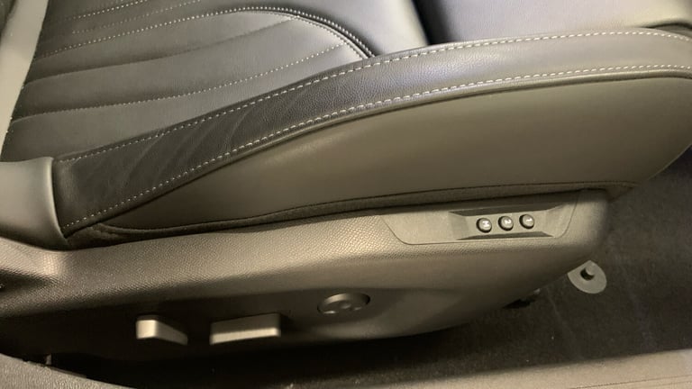 2025 DS Automobiles DS 4 1.6 E-TENSE 12.4kWh Rivoli Hatchback 5dr Petrol Plug-in Hybrid EAT8 Euro...