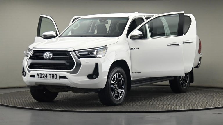 2024 Toyota Hilux 2.8 D-4D Invincible Pickup Double Cab 4dr Diesel Auto 4WD Euro 6 (s/s) (204 Pic...