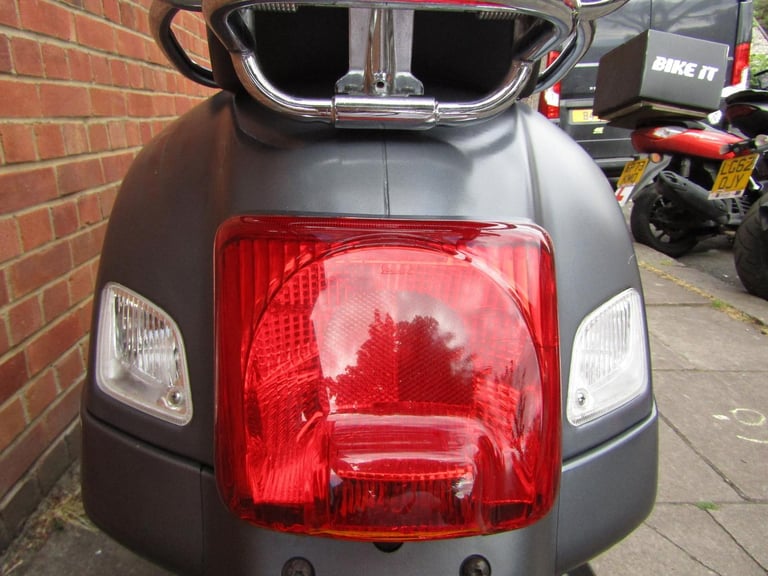 Piaggio Vespa GTS 300 * ONE KEEPER FROM NEW * 9850  MILES* MAT GREY * 