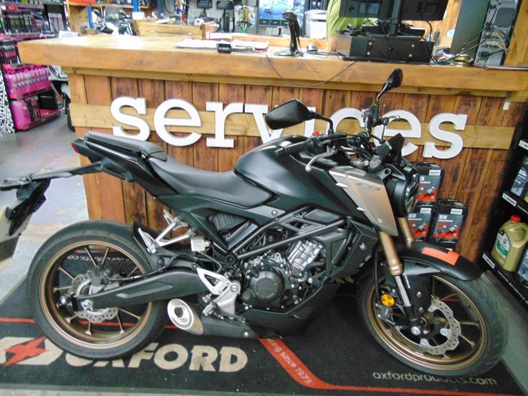 Honda CBF125NA-M CB125 2021 low miles splendid learner naked modern retro bike