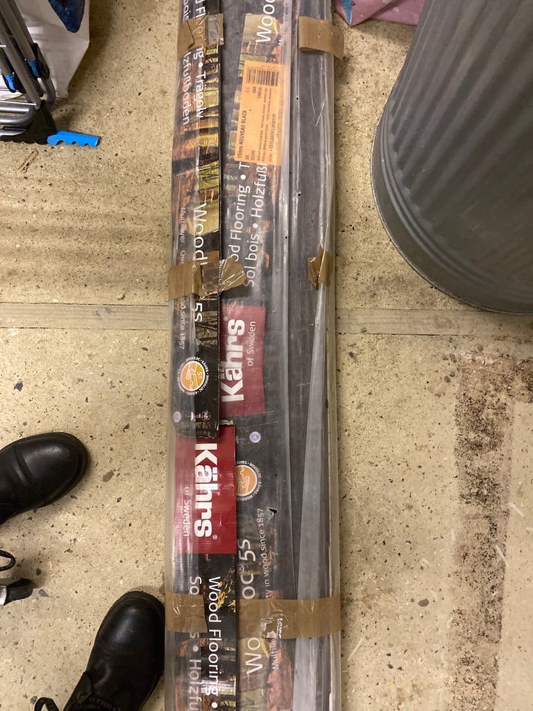 Free - Kahrs wood floor in dark oak