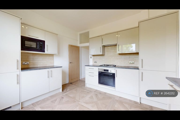image for 2 bedroom flat in Greenham Road, London, N10 (2 bed) (#2642212)