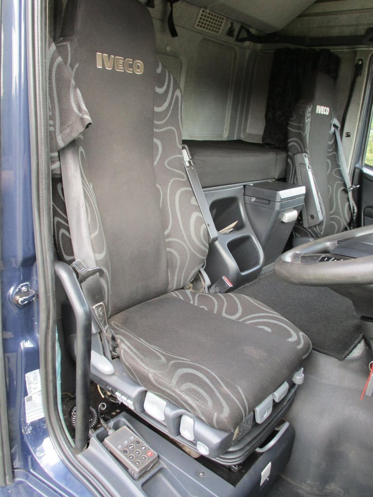 Iveco Stralis 360 8X2 FLAT CURTAINSIDER SLIDING CANOPY