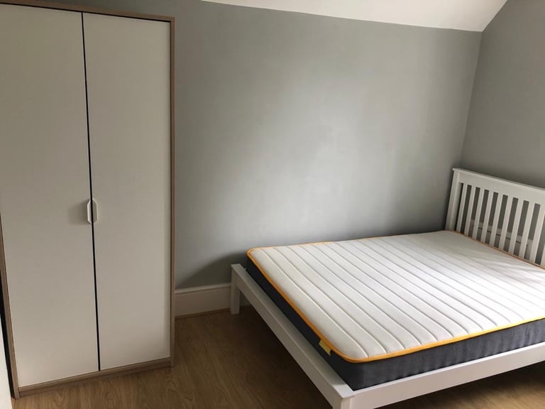 Spacious Single Room with Extra Wardrobe Space – All Bills Included – Streatham Hill
