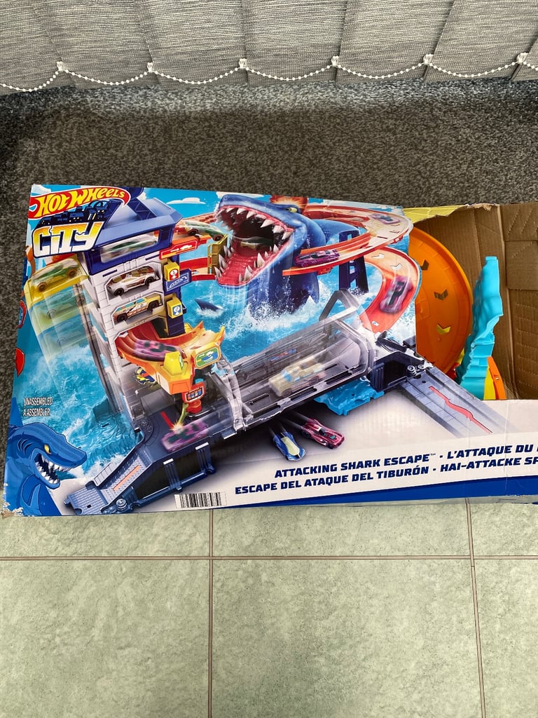 Hot wheels attack shark set .
