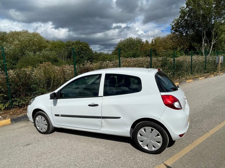 RENAULT CLIO 1.2 EXTREME PETROL 10 REG TIMING BELT REPLACED MOT APRIL 18TH 2026 LOW INSURANCE 48+MPG