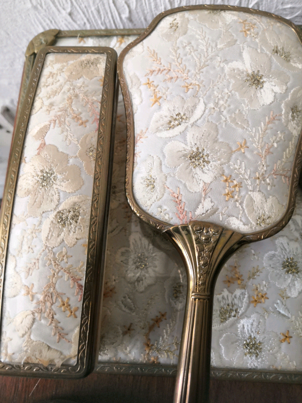 VINTAGE 7 PIECE VANITY SET 