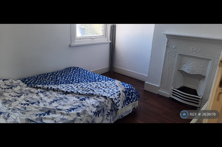1 bedroom flat in Leytonstone, London, E11 (1 bed) (#2636178)