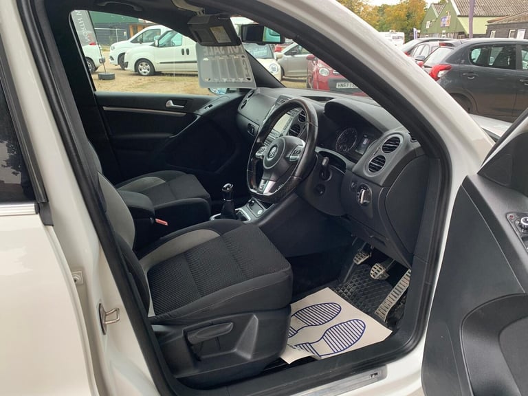 2014 Volkswagen Tiguan 2.0 TDi BlueMotion Tech R-Line 177 5dr ESTATE Diesel Manual