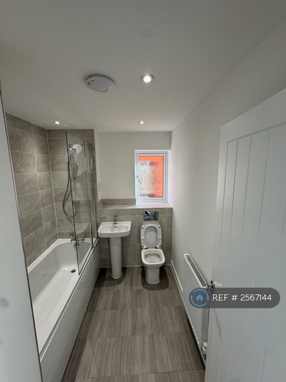 3 bedroom house in Burdock Way, Daventry, NN11 (3 bed) (#2567144)