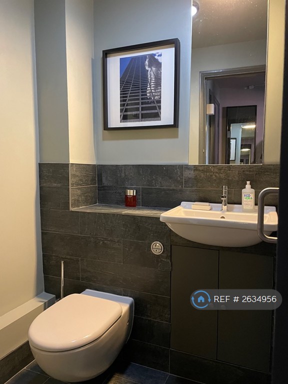 Studio flat in Discovery Walk, London, E1W (#2634956)