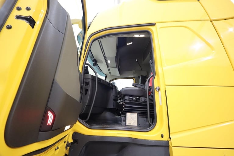 2019 (19 PLATE) Volvo FH460 6x2 Euro 6 Tractor Units