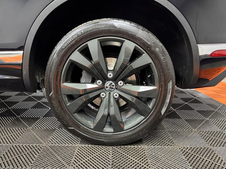 2015 Volkswagen Touareg 3.0 TDI V6 BlueMotion Tech R-Line Tiptronic 4WD Euro 6 (s/s) 5dr ESTATE D...