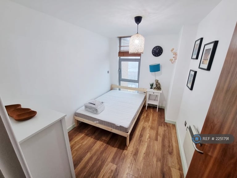 2 bedroom flat in The St. George Building, Leeds, LS1 (2 bed) (#2251791)