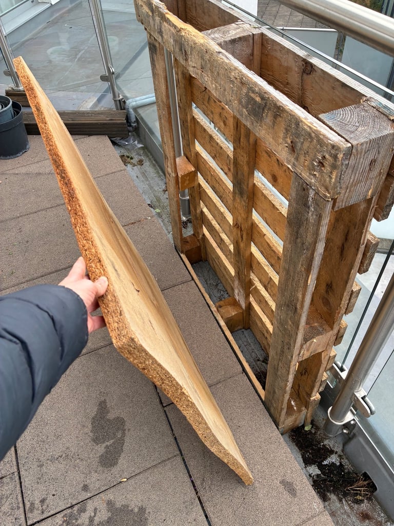 Free pallet and wood sheet