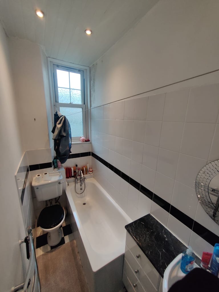 Double bedroom available 
