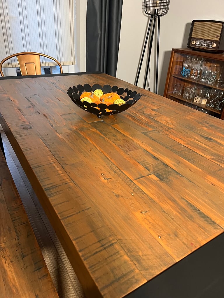 Beautiful fully refurbished 6 person solid oak dining table set in urban/ industrial style