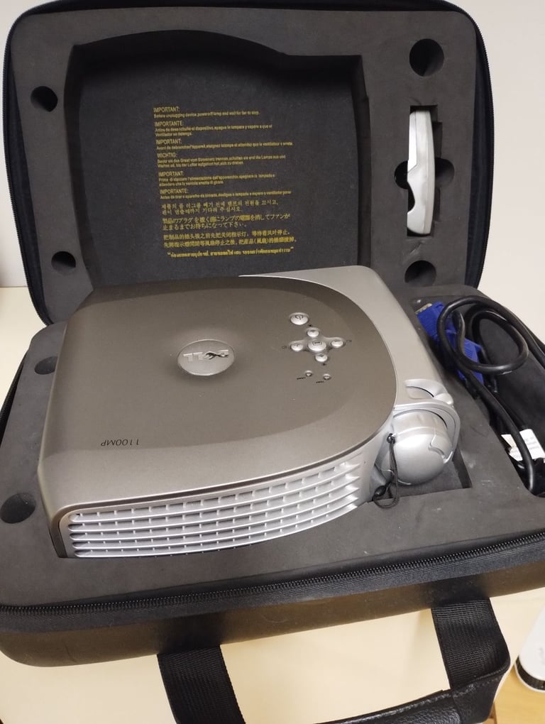 Dell projector. Window display. 90 hours. Case, Bright. Movies, Presentations, Not HDMI!.