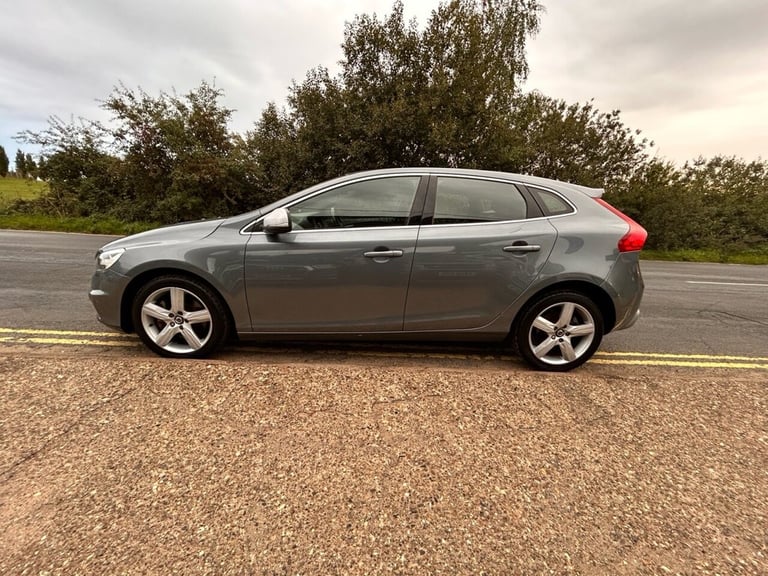 2018 Volvo V40 2.0 D3 R-Design Nav Plus Hatchback 5dr Diesel Manual Euro 6 (s/s) (150 ps) Hatchba...