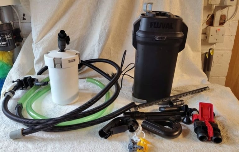 Large fish tank, with external filter, light and heater. 145l