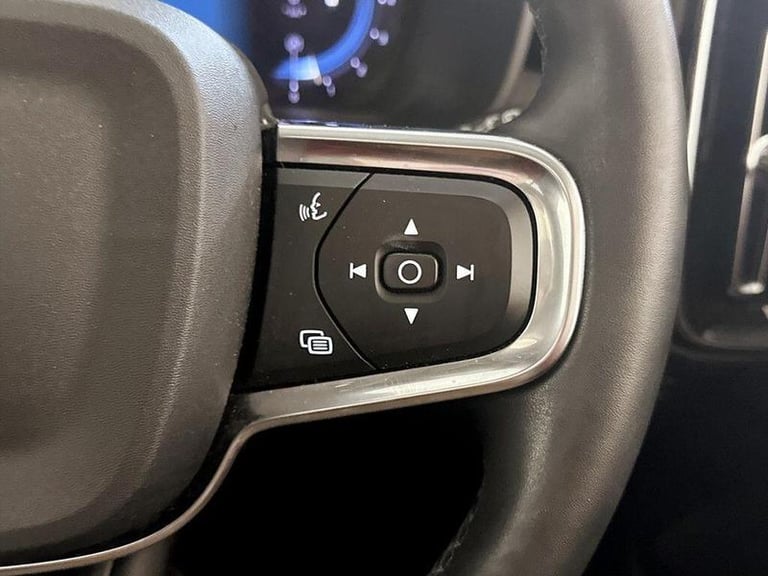 2023 Volvo XC40 2.0 B4 MHEV Ultimate DCT Auto Euro 6 (s/s) 5dr Automatic SUV Hybrid Automatic