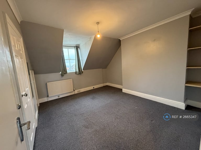1 bedroom flat in Westbourne Gardens, Folkestone, CT20 (1 bed) (#2665347)