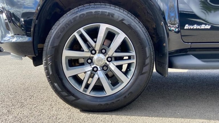 2019 Toyota Hilux 2.4 D-4D Invincible Pickup Double Cab 4dr Diesel Manual 4WD Euro 6 (s/s) (T Pic...