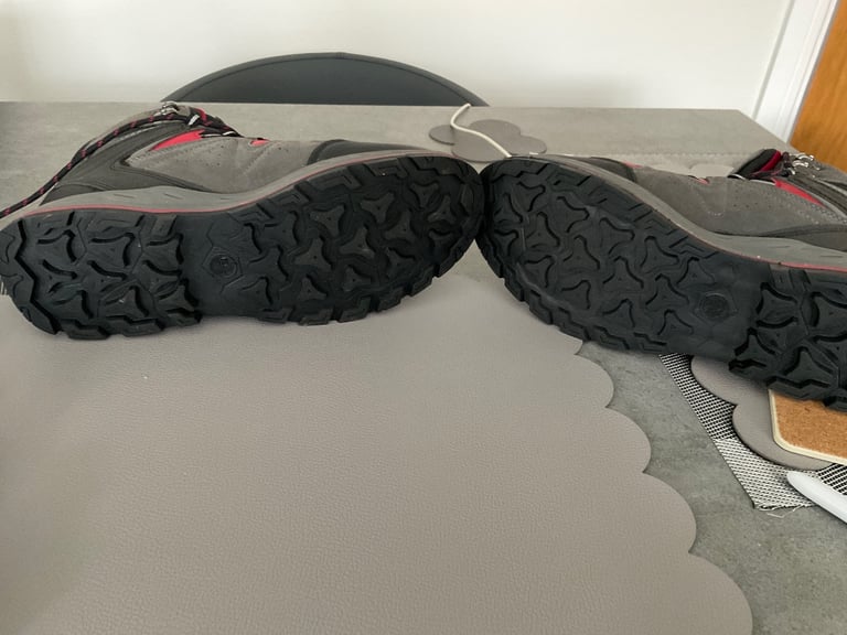 WALKING BOOTS 6.5 UK SIZE