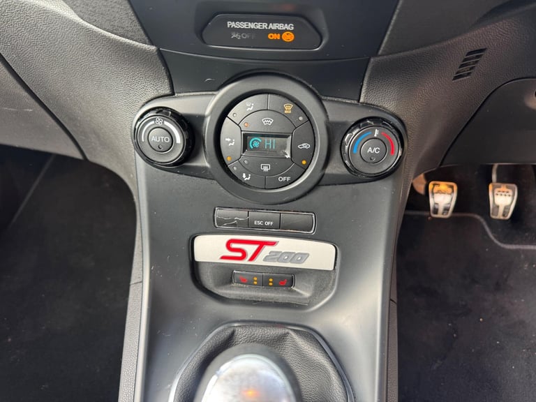 2016 Ford Fiesta 1.6T EcoBoost ST-200 Euro 6 3dr HATCHBACK Petrol Manual