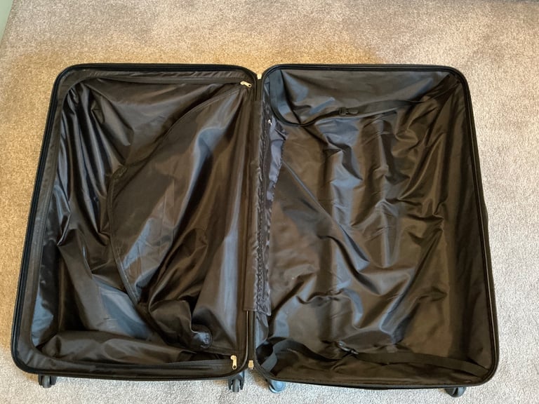 Extra large hard shell suitcase 