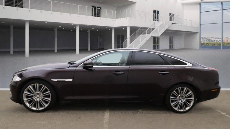 2010 Jaguar XJ 3.0d V6 Portfolio Saloon 4dr Diesel Auto Euro 5 (275 ps) SALOON Diesel Automatic