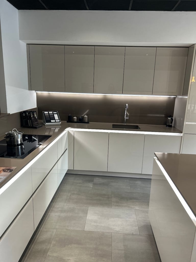 60% OFF - Sahara Lux Ex-display Kitchen for sale + Siemens Appliances & Quartz Worktop included