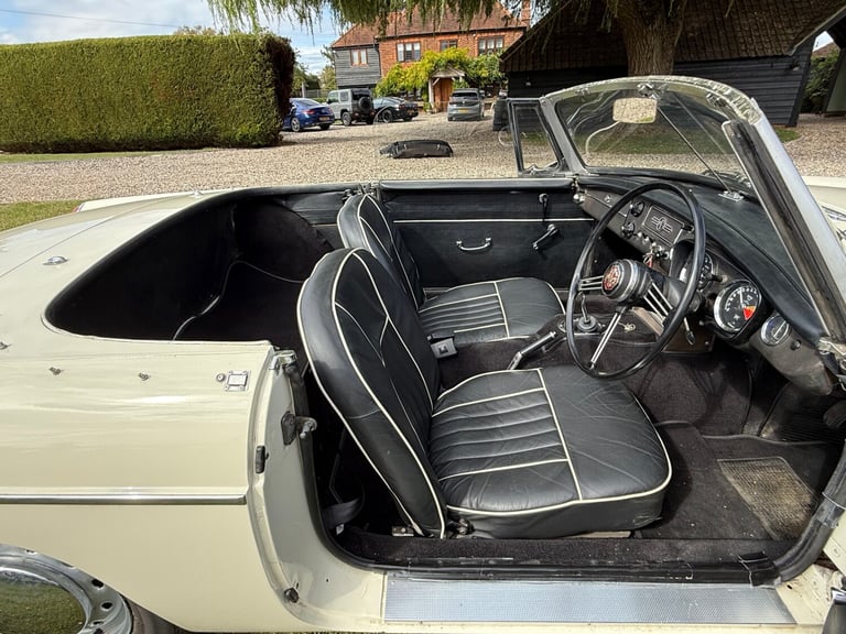 1965 MG MGB Pull Handle Roadster  Convertible PETROL Manual
