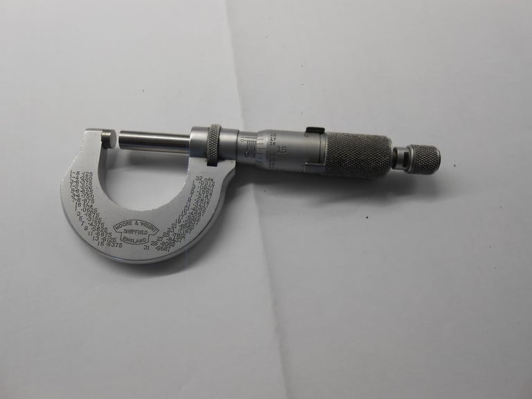 VINTAGE MOORE AND WRIGHT MICROMETER IN CASE.