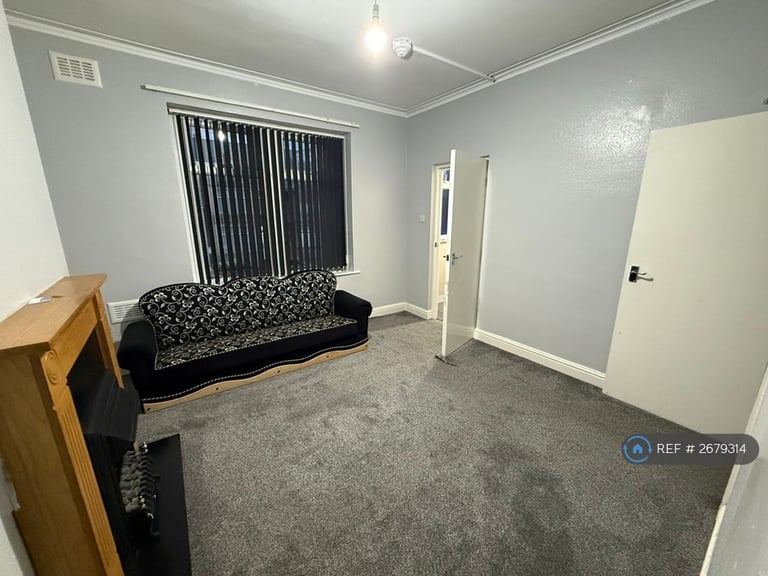 2 bedroom flat in Toller Lane, Bradford, BD9 (2 bed) (#2679314)