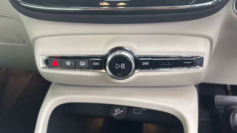 2025 Volvo XC40 Ultra, B3 Mild hybrid, Petrol, Bright Estate Petrol Automatic