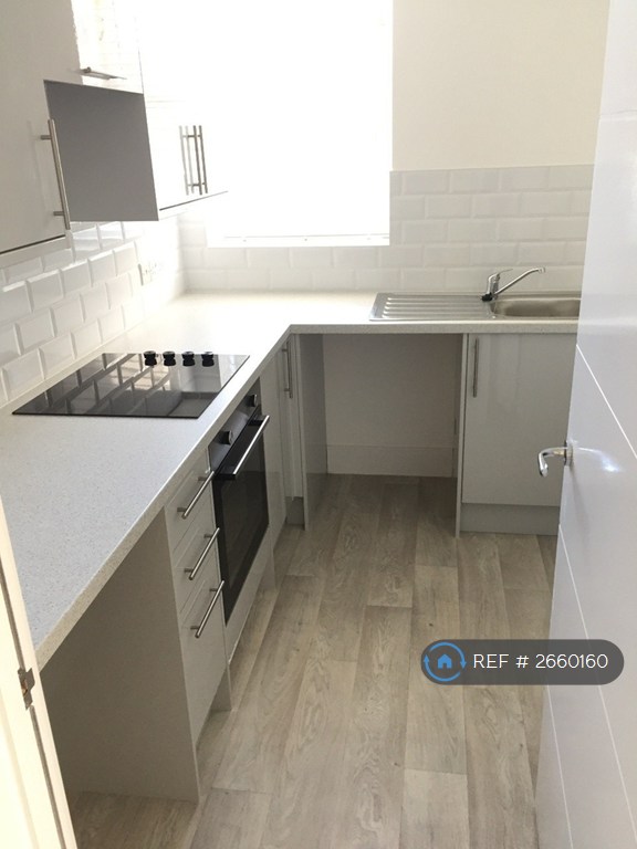 1 bedroom flat in Fernwood Court, Bournemouth, BH1 (1 bed) (#2660160)