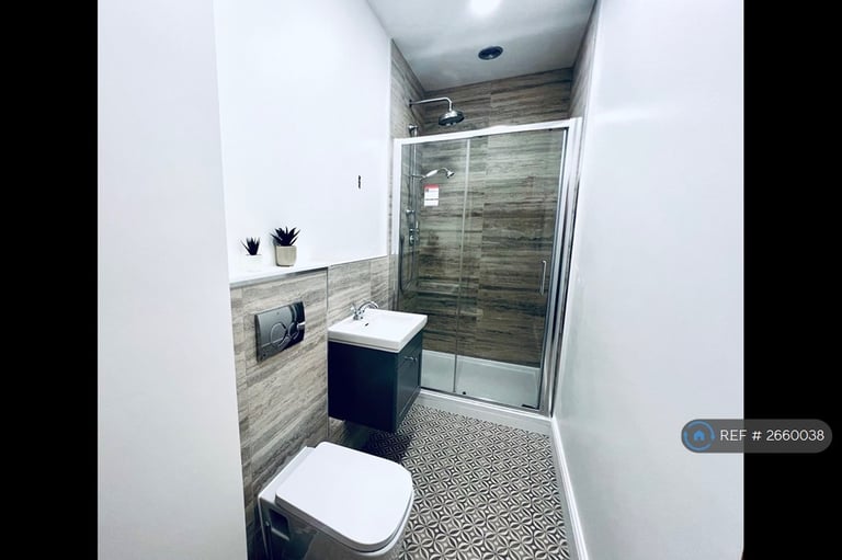 5 bedroom house in Leicester Street, Leamington Spa, CV32 (5 bed) (#2660038)