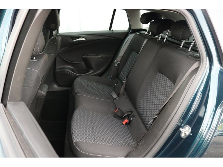 2017 Vauxhall Astra CDTi ecoTEC BlueInjection Tech Line Nav Estate Diesel Manual