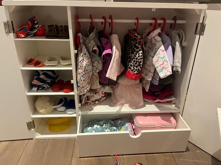 (Great condition) Our Generation doll and a LOT clothes and accessories