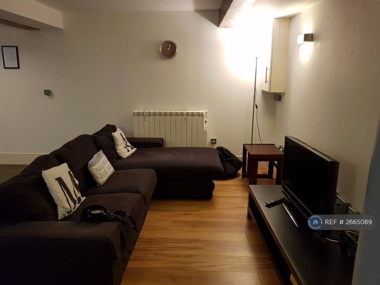 3 bedroom flat in Newarke Street, Leicester, LE1 (3 bed) (#2665089)