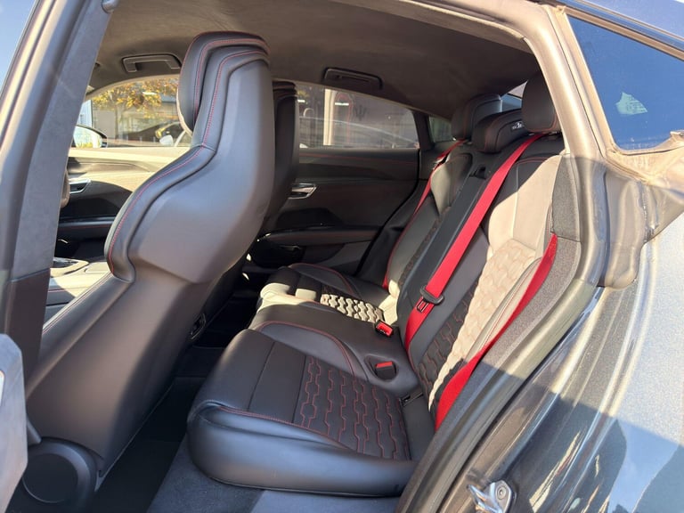 2023 Audi RS e-tron GT 93.4kWh Carbon Vorsprung Saloon 4dr Electric Auto quattro (598 ps) COUPE E...