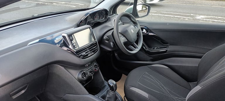 Peugeot, 208, Hatchback, 2015, Manual, 1199 (cc), 3 doors