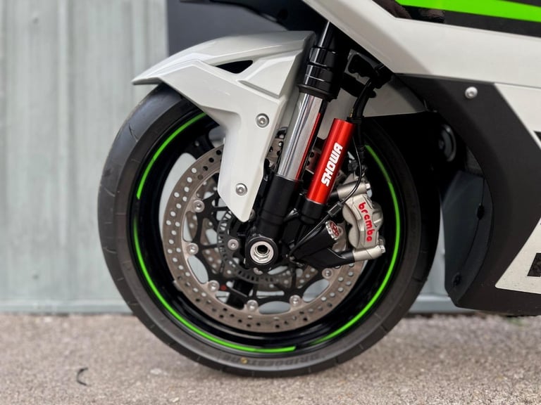 GOREGOUS ONE OWNER 2023/23 KAWASAKI ZX10-R PERFORMANCE MOTORCYCLE