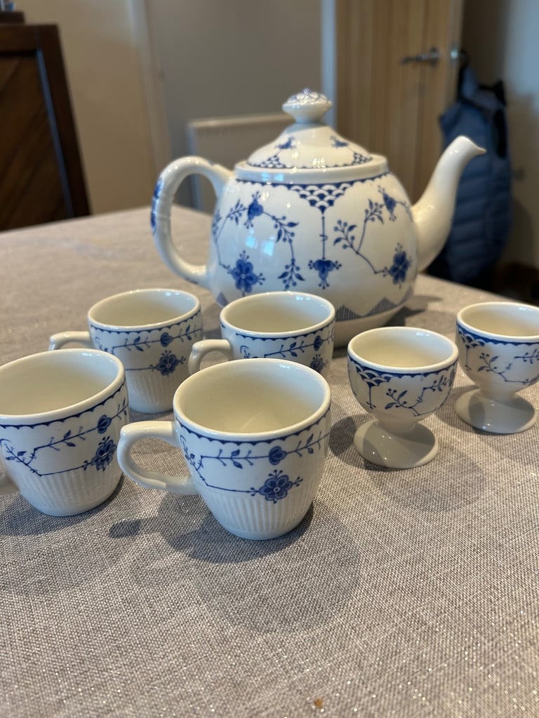 Vintage Tea set / and egg cups 